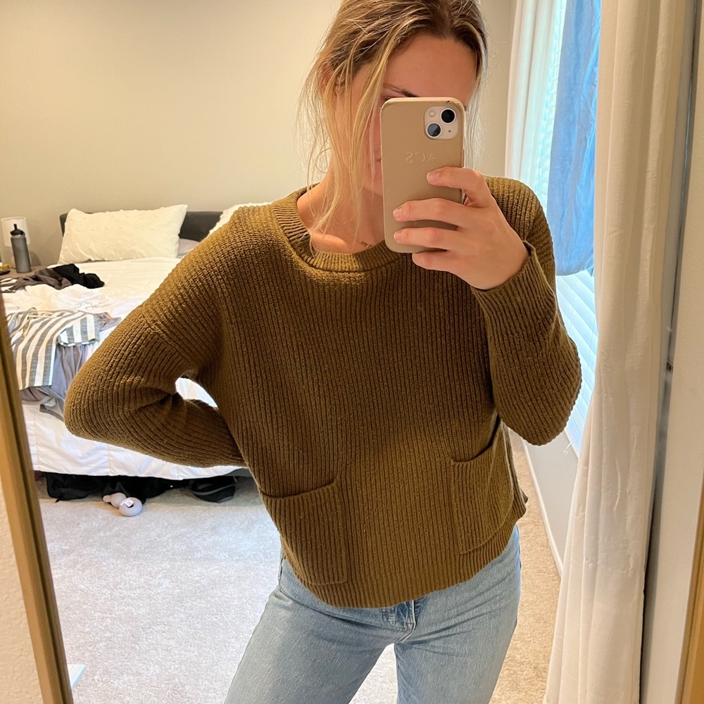 Madewell green sweater with pockets